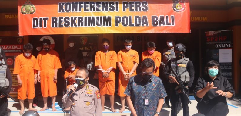 Polda Bali Meringkus Enam Pelaku Pembobol ATM, Dengan Modus Ganjal Kartu ATM.