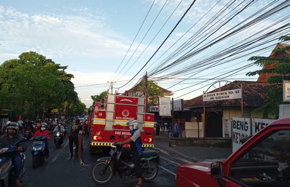 Dapur Warga di Jalan Hayam Wuruk Ludes Terbakar.
