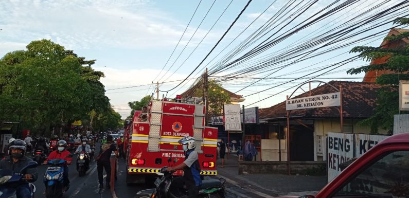 Dapur Warga di Jalan Hayam Wuruk Ludes Terbakar.