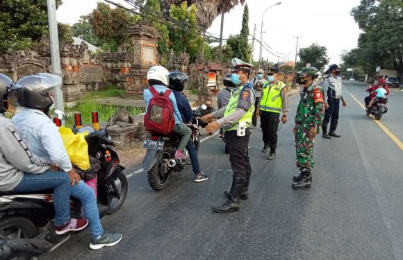 Bantu Polres, Kodim Jembrana Lakukan Penebalan Personel Di Pos Penyekat Gilimanuk.