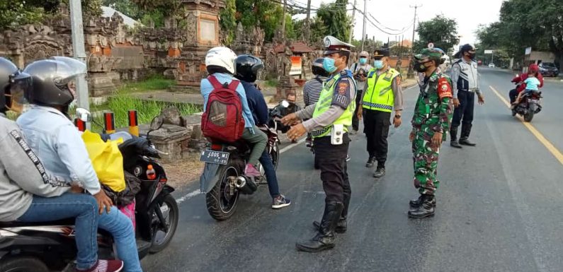 Bantu Polres, Kodim Jembrana Lakukan Penebalan Personel Di Pos Penyekat Gilimanuk.