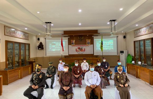 Kapolres Klungkung  Mengikuti Upacara Peringatan Hari Lahir Pancasila secara virtual di Ruang Rapat Praja Mandala Pemda Klungkung.