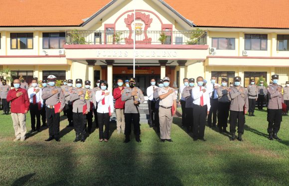 Kapolres Buleleng Memberikan  penghargaan 22 Personel Berprestasi.