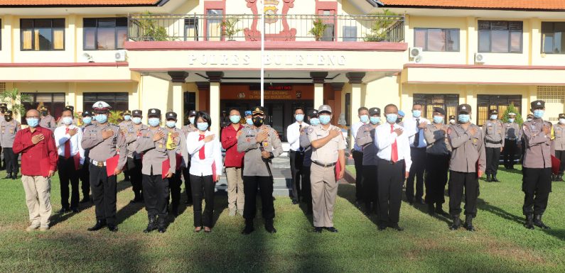 Kapolres Buleleng Memberikan  penghargaan 22 Personel Berprestasi.