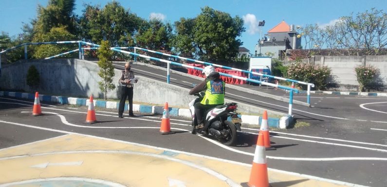 Satpas Polresta Denpasar Dalam Penerbitan SIM, Utamakan Edukasi Berlalu Lintas.