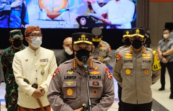 Tinjau Vaksinasi Massal di Bandung, Panglima TNI dan Kapolri Minta Warga Tetap Disiplin Prokes