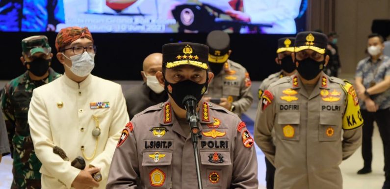 Tinjau Vaksinasi Massal di Bandung, Panglima TNI dan Kapolri Minta Warga Tetap Disiplin Prokes