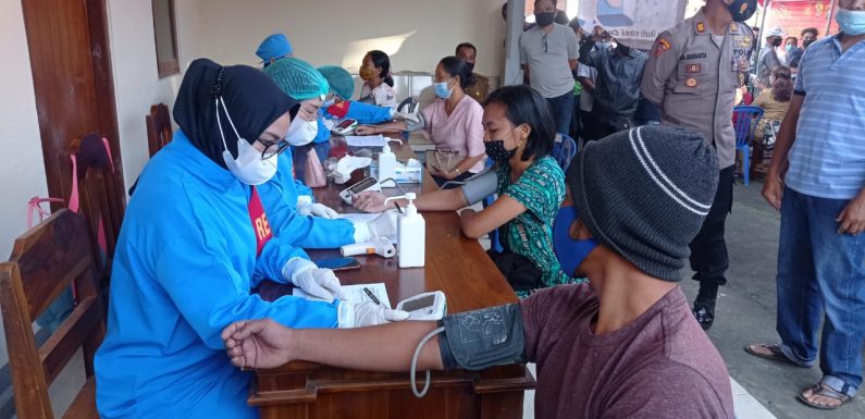 Masyarakat  4 Desa Sangat Antusias Saat Penerimaan Vaccine AstraZeneca Yang di Berikan Polri.