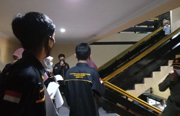 Audiensi Kasus Listrik Yang Mangkrak Di Sapeken, Mahasiswa Tidak Ditemui Bupati Sumenep