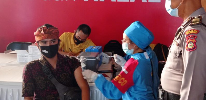 Sebanyak 1.268 Masyarakat Mendapatkan Vaksin Di Hari Bhyangkara ke 75 Tahun 2021.