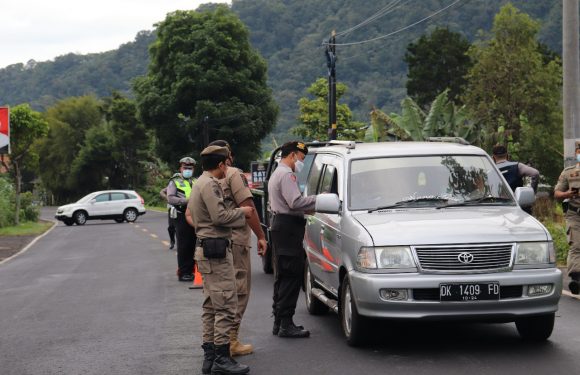 Pemeriksaan Kendaraan di Pos Sekat Pancasari Sebanyak 250 Kendaraan diperiksa dan 31 Kendaraan Diputar Balik.