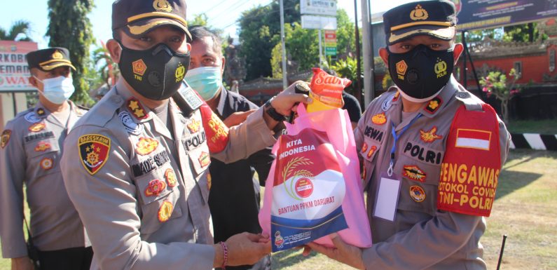 Polres Buleleng Salurkan 5 Ton Beras Polri  Untuk Masyarakat Yang Tidak Mampu Dan Terdampak Covid 19.