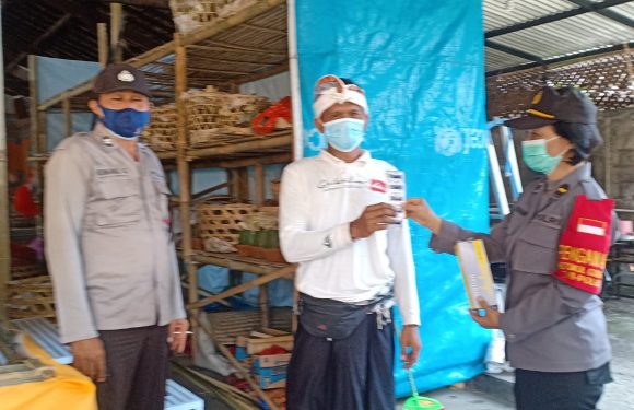 Polres Klungkung Membagikan Multivitamin Kepada Warga Yang Yang Membutuhkan