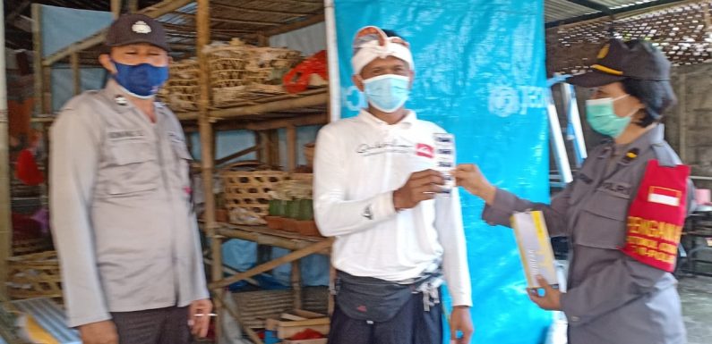 Polres Klungkung Membagikan Multivitamin Kepada Warga Yang Yang Membutuhkan