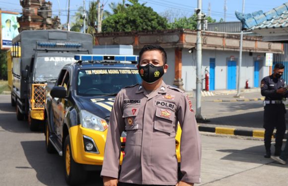 Polres Buleleng Berikan Pengawalam Dan Pengamanan Pengambilan Tabung Gas Medis Oksigen Dari Banyuwangi.
