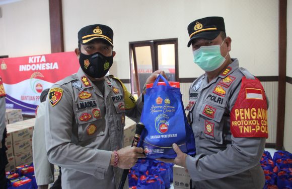 Kembali 2000 Paket Sembako Polri Didistribusikan Polres Buleleng Kepada Masyarakat Terdampak Covid 19.