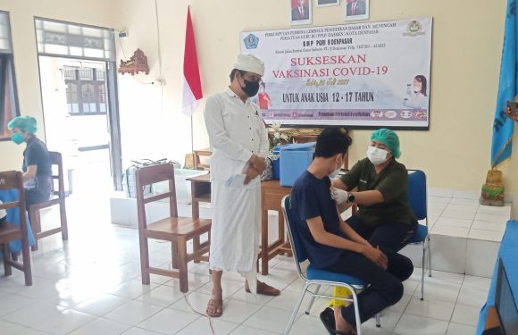 Sebanyak 343 Siwa SMP PGRI 9 Denpasar Siap Divaksin.