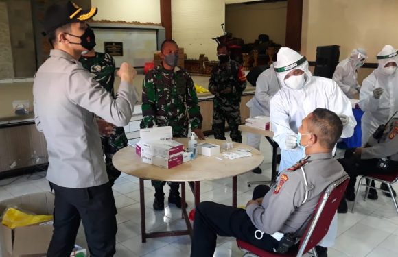 Sebanyak 255 Personel Polres Buleleng Melakukan Swab Antigen.