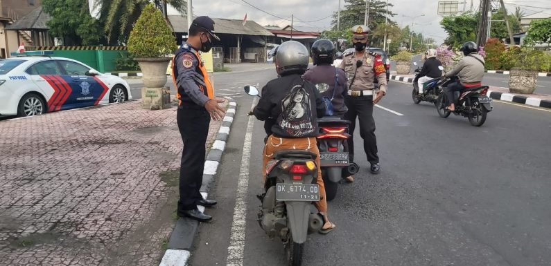 Kegiatan Pengaturan Aktifitas dan Mobilitas Masyarakat serta  Penerapan Prokes, KRYD Covid-19, pembagian masker di wilayah Kodya Denpasar