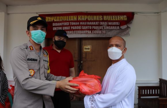 Sebanyak 250 Bingkisan Sembako Disalurakn Kapolres Buleleng Kepada Masyarakat Terdampak Covid 19.