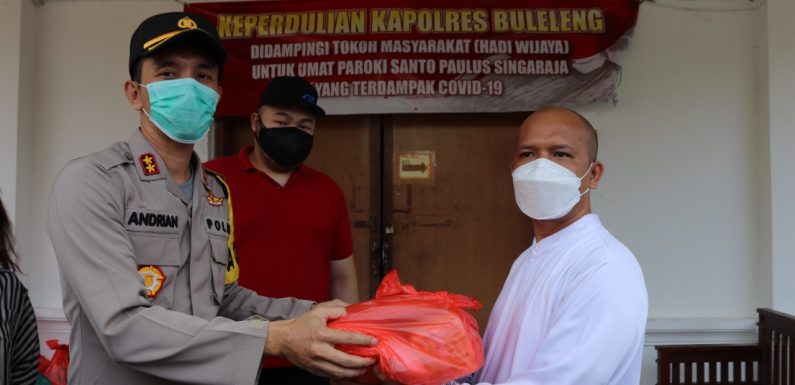 Sebanyak 250 Bingkisan Sembako Disalurakn Kapolres Buleleng Kepada Masyarakat Terdampak Covid 19.