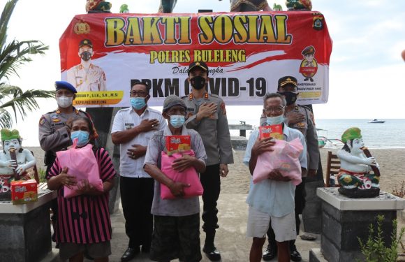 Bakti Sosial Polres Buleleng Sasar Guide Dan Nelayan  Daerah Lovina.