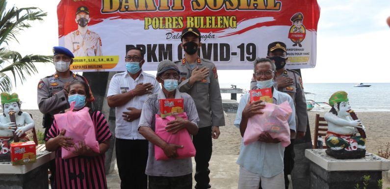 Bakti Sosial Polres Buleleng Sasar Guide Dan Nelayan  Daerah Lovina.