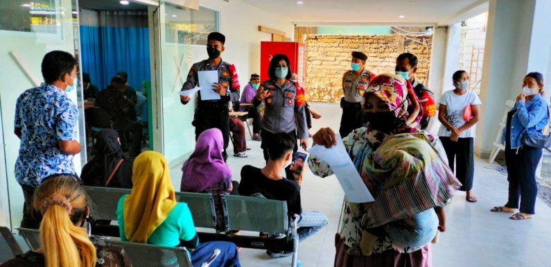 Kapolsek Kuta Berikan Penekanan  Terkait Protokol Kesehatan Pada Pelaksanaan Vaksin Covid-19 Merdeka.