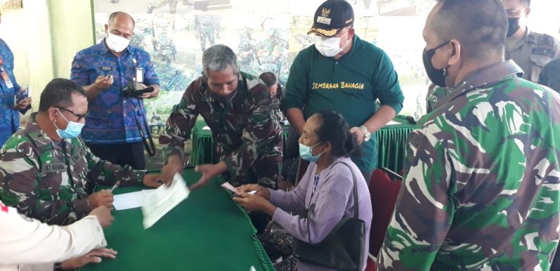 Kodim 1617 Jembrana Salurkan Bantuan Tunai Untuk Pedagang Kaki Lima dan Warung ( BTPKLW).