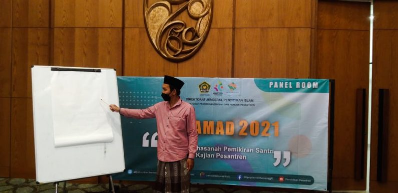 Direktur Kepesantrenan Yayasan Ar-Rasyid menjadi panel speaker dalam Simposium Santri.