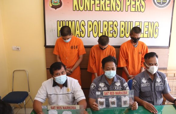 Satuan Reserse Narkoba Berhasil Mengamankan Pemesan Tembakao Gorila Melalui Jasa Pengiriman Barang.