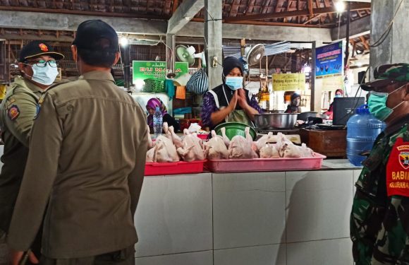 Padal Polsek Kuta,   Pimpin Yustisi Penerapan Prokes  Dan Bagikan Masker.