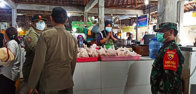 Padal Polsek Kuta,   Pimpin Yustisi Penerapan Prokes  Dan Bagikan Masker.