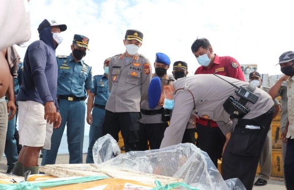Menjelang Nataru Kapolres Buleleng , Sidak di Pangkalan Pendaratan Ikan Sangsit.