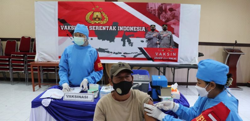 Polres Buleleng Melaksanakan Gerai Vaksin Polri Serentak.