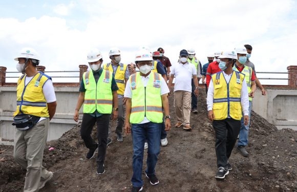 Gubernur Bali Wayan Koster Tinjau Pembangunan Normalisasi Tukad Unda di Kawasan Pusat Kebudayaan Bali.