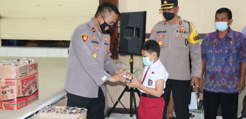 Gerai Vaksin Presisi Bakti Kesehatan Bhayangkara Polres Buleleng Diserbu Ratusan Anak-Anak.