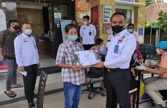 Bertepatan dengan Hari Ibu ke-93, Kanwil Kemenkumham Bali melalui Bapas Karangasem berikan layanan kesehatan Gratis bagi klien Pemasyarakatan.