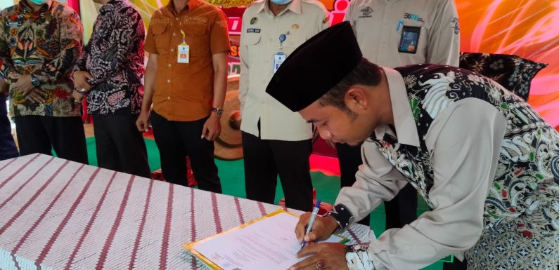 Komitmen Kembangkan Potensi Desa, BUMDes Cipta Sejahtera Desa Tlontoraja Pamekasan Di Launching