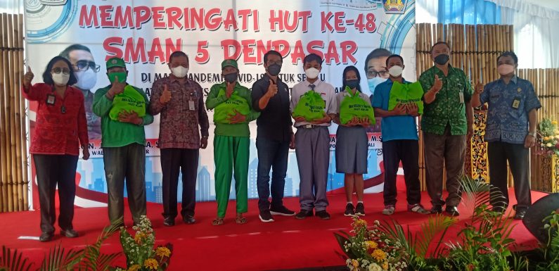 HUT Ke 48 SMA Negeri 5 Denpasar Gelar Tali Kasih.