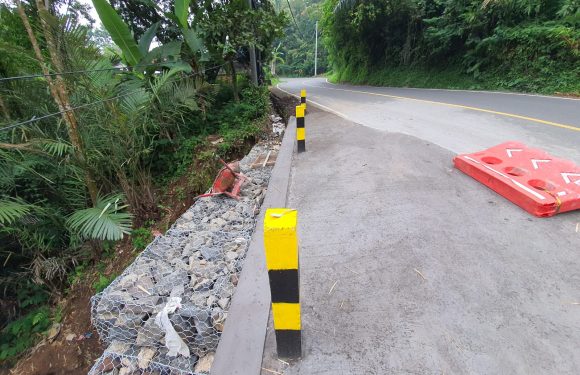 Jalan Longsor di Br. Dinas Pererenan Bunut Singaraja Sudah Rampung Dikerjakan.