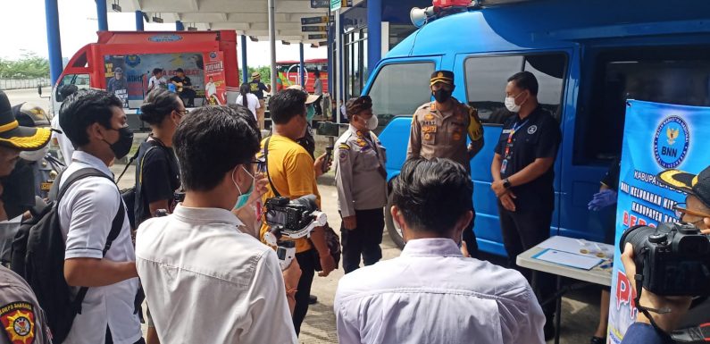 Kapolres Badung Pantau Arus Mudik Lebaran, Pastikan Awak Angkutan Bebas Narkoba.
