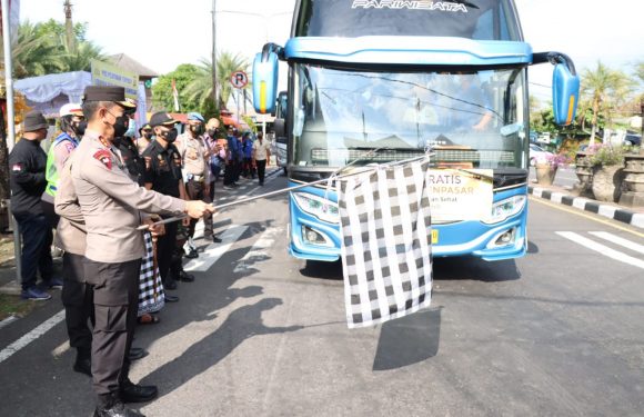 Mudik Gratis, Polresta Denpasar Berangkatan 150 Orang Pemudik Tujuan Banyuwangi Dan Jember.