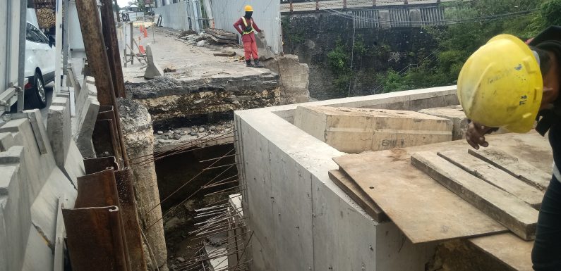 Proyek Pembangunan Tiga Jembatan di Jalan Gatsu Timur Sudah Mencapai  34 Persen.