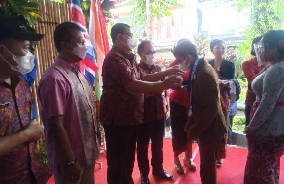 Pelepasan Siswa Kelas XII SMA 4 Denpasar Berjalan Lancar, Dengan Menerapkan Protokol Kesehatan Yang Ketat.
