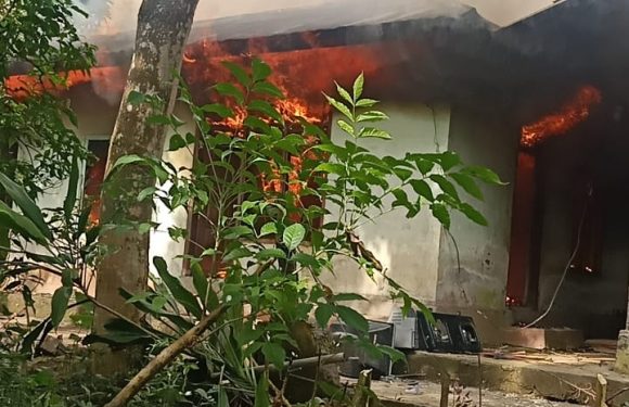 Rumah Penggarap Tanah Sengketa di Bakar Warga.