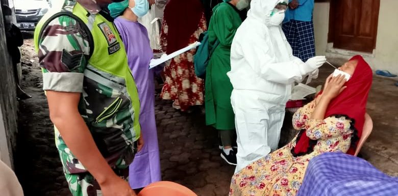 Walau kasus covid-19 Melandai, Cegah Dini dan Deteksi Dini Babinsa Pendampingan Tracing di wilayahnya.