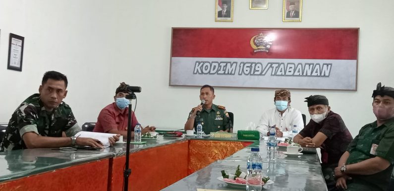 Dandim 1619/Tabanan Paparkan Kesiapan TMMD ke – 114 Melalui Zoom Meeting Kepada Pangdam IX Udayana.