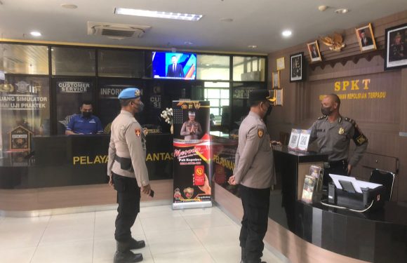 Tingkatkan pelayanan Wakapolres Ketut Dana Cek Pelayanan di SPKT.