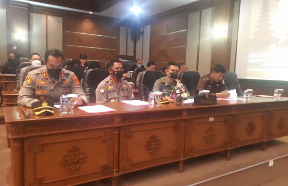 Kapolres AKBP Leo Dedy Defretes Hadiri Sidang Paripurna DPRD Badung.